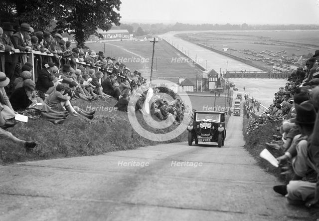 G Dixon's Riley taking part in the JCC Members Day, Brooklands, 4 July 1931. Artist: Bill Brunell.