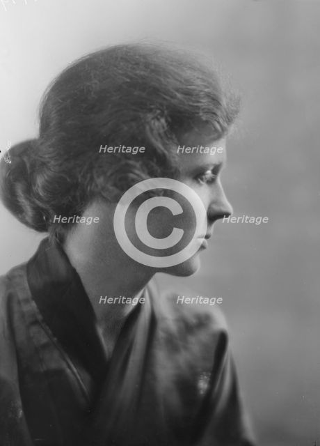 Knowlton, Joyce, Miss, portrait photograph, 1916. Creator: Arnold Genthe.