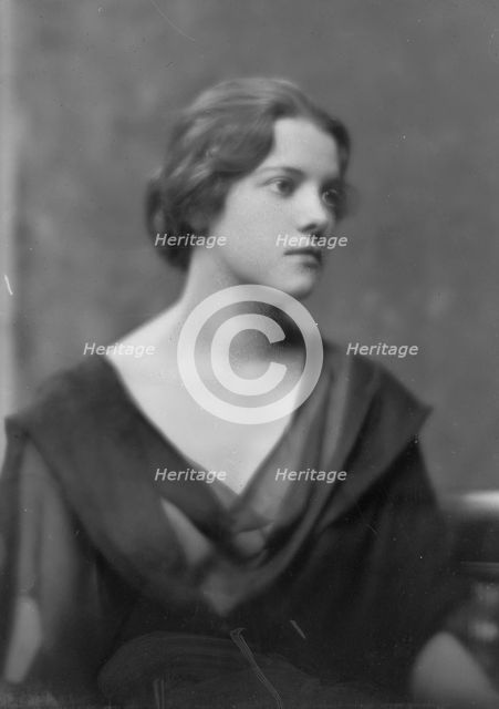 Korbel, Mario, Mrs., portrait photograph, 1917 June 9. Creator: Arnold Genthe.