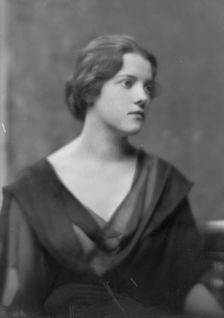 Korbel, Mario, Mrs., portrait photograph, 1917 June 9. Creator: Arnold Genthe