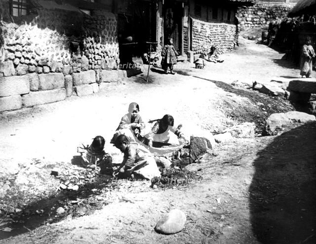 Korean children in the street, Nam San, Korea, 1900. Artist: Unknown