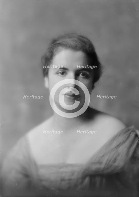 Kauffman, Martin, Mrs., portrait photograph, 1917 Oct. 15. Creator: Arnold Genthe.