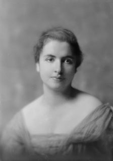 Kauffman, Martin, Mrs., portrait photograph, 1917 Oct. 15. Creator: Arnold Genthe
