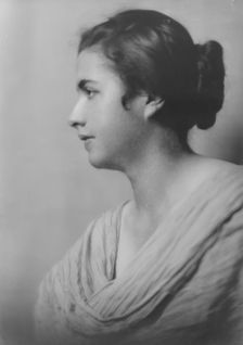 Kauffman, Martin, Mrs., portrait photograph, 1917 Oct. 15. Creator: Arnold Genthe