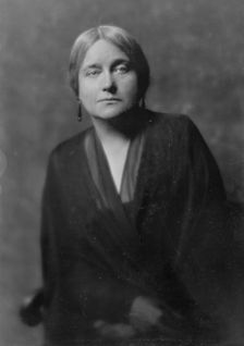Kauser, Alice, Miss, portrait photograph, 1916. Creator: Arnold Genthe