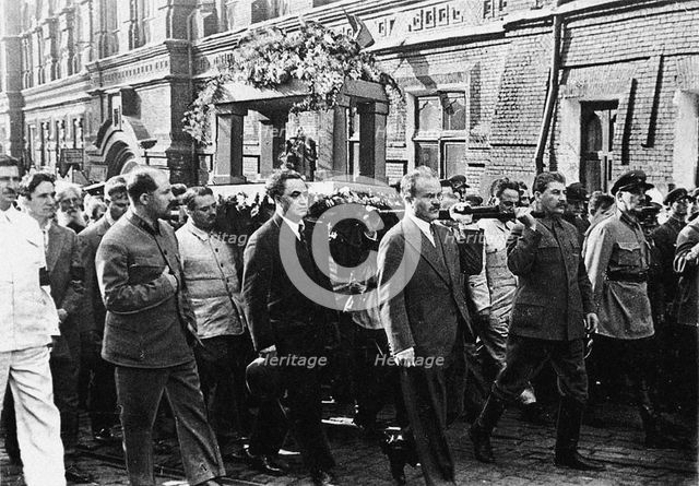 Kaganovich, Zhdanov, Mikhailov, Molotov, Stalin and Yagoda during the funeral ceremony of Maxim Gorky, 1936.