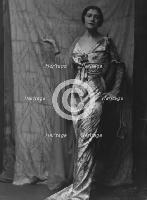 Kalich, Bertha, Mme., portrait photograph, 1913. Creator: Arnold Genthe.