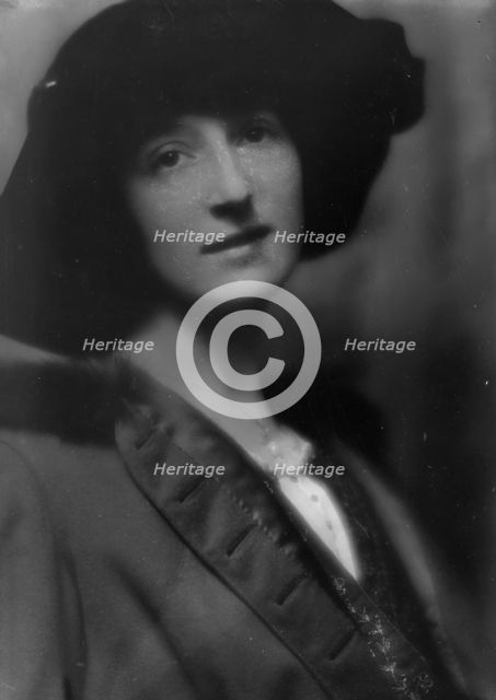 Kalish, Lillian, Miss, portrait photograph, 1913. Creator: Arnold Genthe.