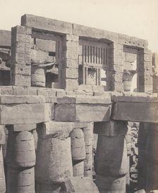 Karnak (Thèbes), Palais - Salle Hypostyle - Fenêtre et Chapiteaux des ..., 1851-52, printed 1853-54. Creator: Félix Teynard