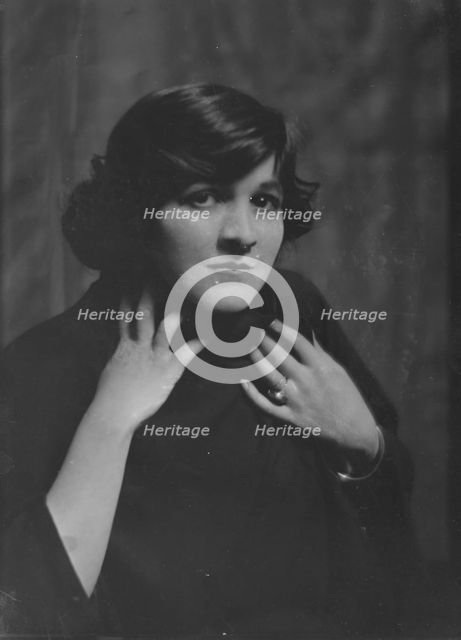 Keane, Doris, Miss, portrait photograph, 1912 Feb. 18. Creator: Arnold Genthe.