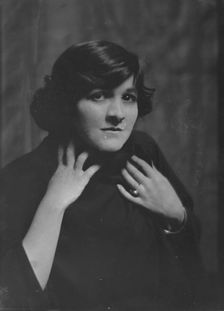 Keane, Doris, Miss, portrait photograph, 1912 Feb. 18. Creator: Arnold Genthe