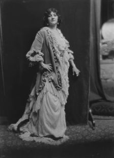 Keane, Doris, Miss, portrait photograph, 1913 Mar. 2. Creator: Arnold Genthe