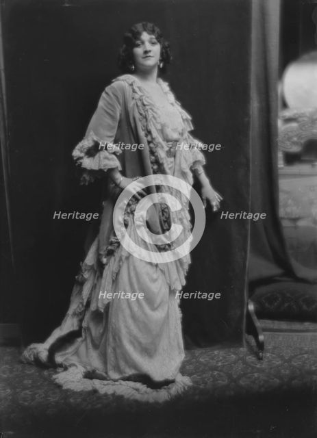 Keane, Doris, Miss, portrait photograph, 1913 Mar. 2. Creator: Arnold Genthe.