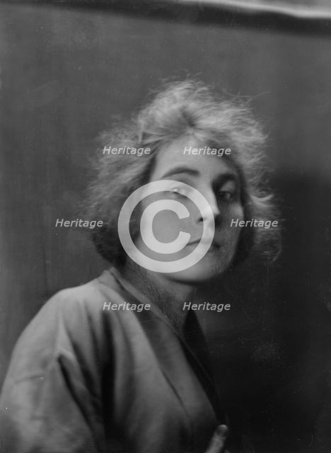 Kelly, Olive, Miss, portrait photograph, 1917. Creator: Arnold Genthe.