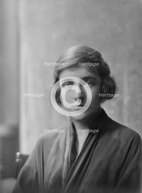 Kelly, M., Miss, portrait photograph, not before 1917. Creator: Arnold Genthe.