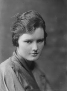 Kelly, Martha, Miss, portrait photograph, 1916. Creator: Arnold Genthe