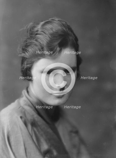 Kelly, Martha, Miss, portrait photograph, 1916. Creator: Arnold Genthe.