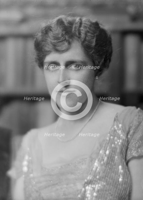 Kelly, R.M., Jr., Mrs., portrait photograph, 1916 Apr. 20. Creator: Arnold Genthe.