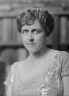 Kelly, R.M., Jr., Mrs., portrait photograph, 1916 Apr. 20. Creator: Arnold Genthe