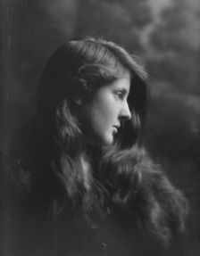 Kemp, Mary Pyne, portrait photograph, 1916 May 16. Creator: Arnold Genthe
