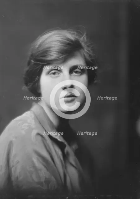 Kemp, Mary Pyne, portrait photograph, between 1916 and 1918. Creator: Arnold Genthe.