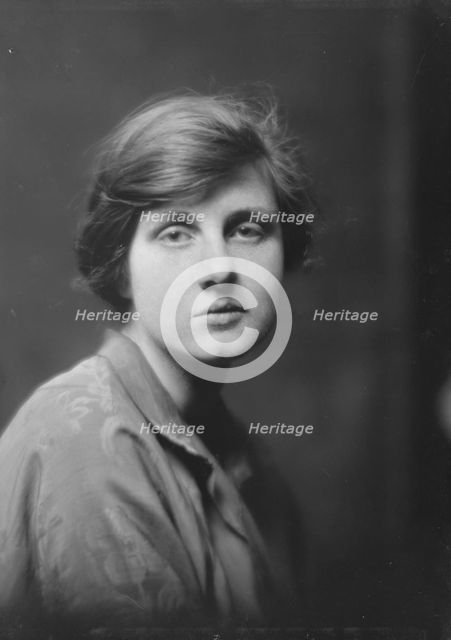 Kemp, Mary Pyne, portrait photograph, between 1916 and 1918. Creator: Arnold Genthe.