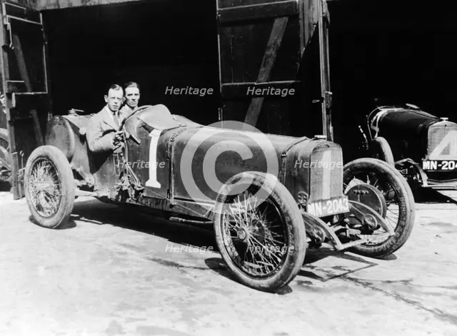 Kenelm Lee Guinness and Perkins with an 8 cylinder Sunbeam, 1922. Artist: Unknown
