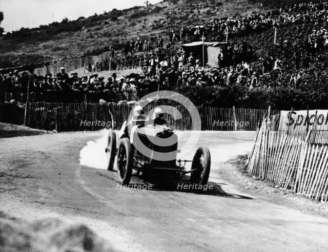 Kenelm Lee Guinness in a 6 cylinder Sunbeam, French Grand Prix, Lyons, 1924. Artist: Unknown