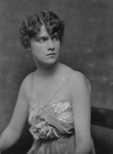 Kennedy, Shaw, Miss, portrait photograph, 1916 or 1917. Creator: Arnold Genthe