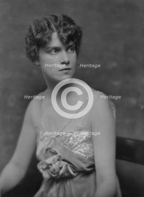 Kennedy, Shaw, Miss, portrait photograph, 1916 or 1917. Creator: Arnold Genthe.
