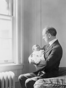 Kennerley, Mr., and Norman baby, portrait photograph, 1925 July 22. Creator: Arnold Genthe