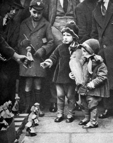 Kerb-side toy-seller, Holborn, London, 1926-1927
