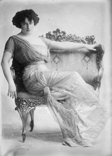 Kitty Gordon in loveseat, 1910. Creator: Bain News Service