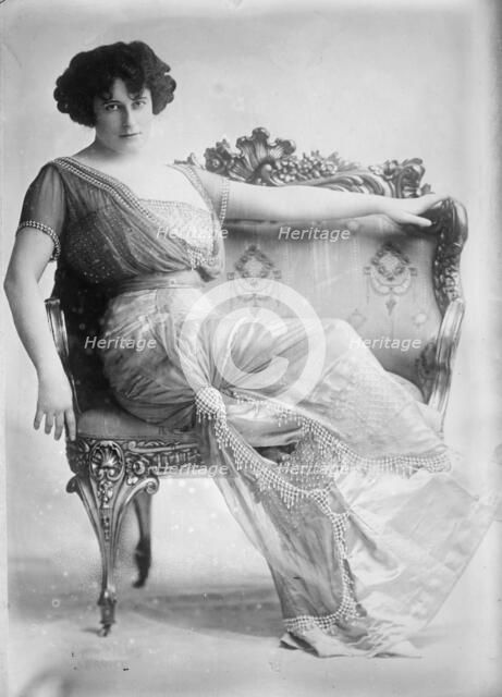 Kitty Gordon in loveseat, 1910. Creator: Bain News Service.