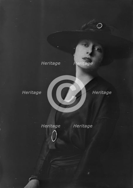 Kilmer, Willis Sharp, Miss, portrait photograph, 1918 Oct. 1. Creator: Arnold Genthe.