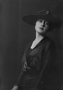 Kilmer, Willis Sharp, Miss, portrait photograph, 1918 Oct. 1. Creator: Arnold Genthe