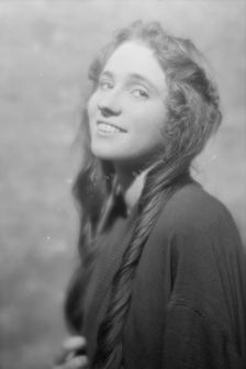 Kingdon, Elsie, Miss, portrait photograph, 1915 Sept. 22. Creator: Arnold Genthe