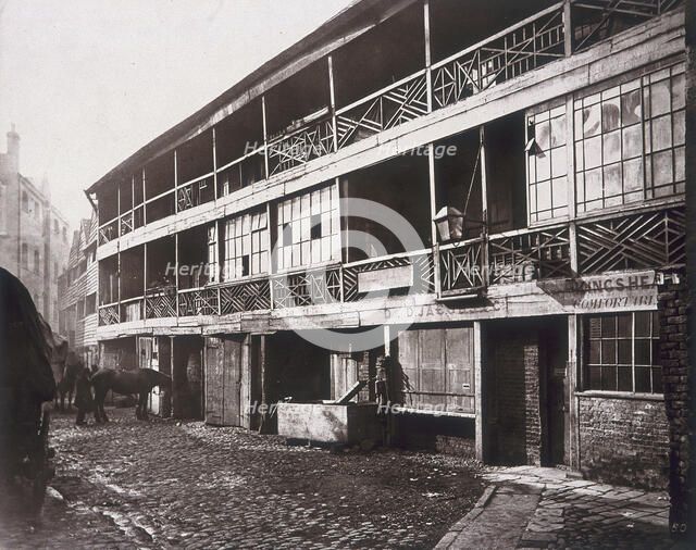 King's Head Inn, Southwark, London, 1881. Artist: Henry Dixon