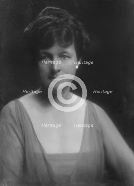 King, Charles G., Mrs., portrait photograph, 1917 Sept. 14. Creator: Arnold Genthe.
