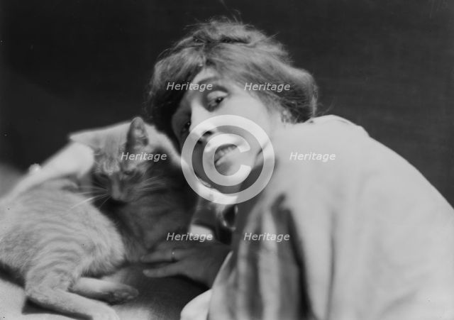 King, Daisy, Miss, with Buzzer the cat, portrait photograph, 1914 June. Creator: Arnold Genthe.