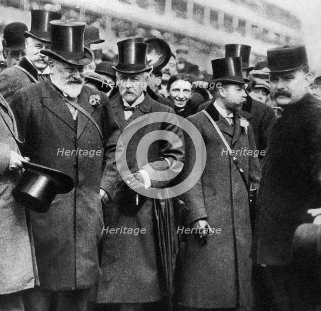 King Edward's Derby triumph, Epsom, Surrey, 1909, (1935). Artist: Unknown