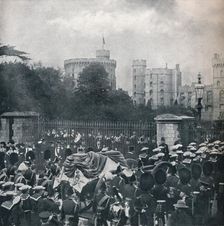 King Edward VII's hearse being drawn into the grounds of Windsor Castle, 1910 (1911). Creator: Horace Walter Nicholls