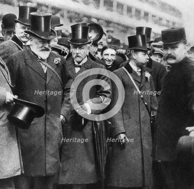 King Edward's Derby triumph, Epsom, Surrey, 1909, (1935). Artist: Unknown