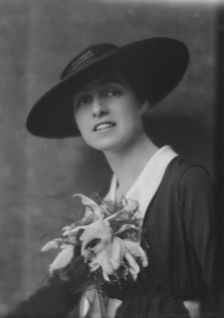 King, G., Miss, portrait photograph, 1915 Apr. 24. Creator: Arnold Genthe