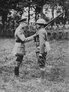 King Geo. decorates American, 5 Oct 1918. Creator: Bain News Service