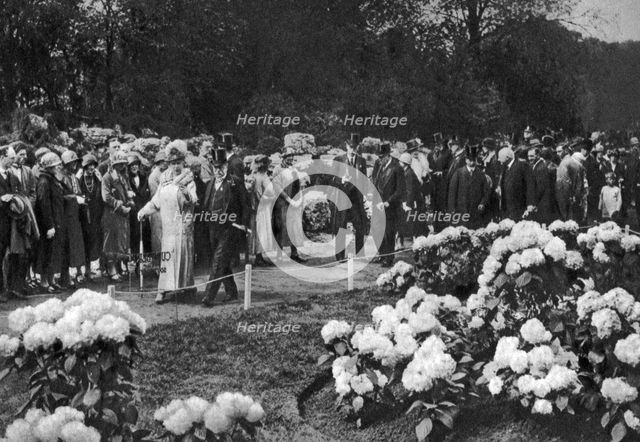 King George V and Queen Mary visit the annual spring flower show at Chelsea, London, 1926-1927. Artist: Unknown