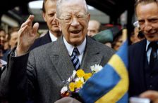 King Gustaf VI Adolf of Sweden arrives in Helsingborg, Scania, 1973. Creator: Unknown