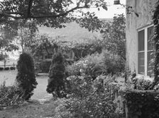King, Hamilton, Mr., residence and garden, between 1911 and 1934. Creator: Arnold Genthe