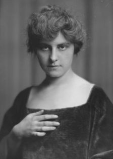 Kleber, Pauline, Miss, portrait photograph, 1916 Mar. Creator: Arnold Genthe