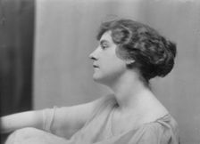 Kleber, Pauline, Miss, portrait photograph, 1916 Mar. Creator: Arnold Genthe